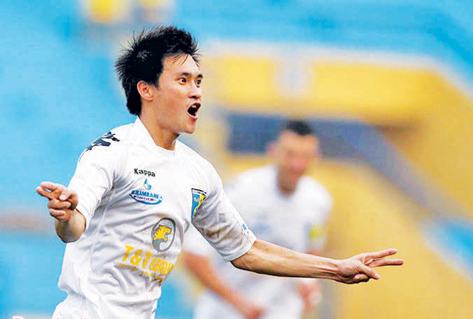 Công Vinh khi khoác áo CLB Hà Nội.