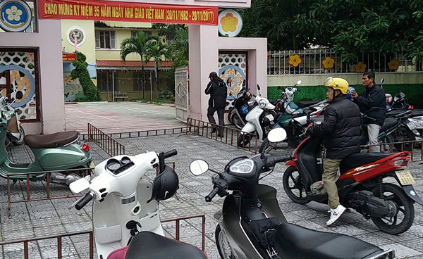 Ngoại trừ các trường thành phố Huế và một vài địa phương, hàng trăm nhân viên hợp đồng tại nhiều huyện, thị xã của TT-Huế hiện “chới với” sau khi QĐ 1722 bị bãi bỏ.