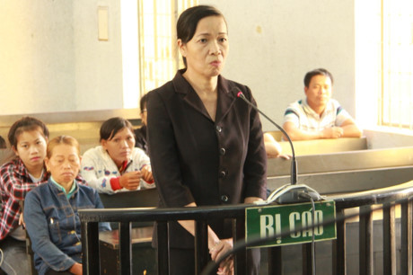 Tiếp tục hoãn xét xử vụ Phó chánh án nhận tiền hối lộ 