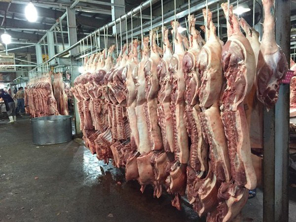 Chặn thịt heo không rõ nguồn gốc