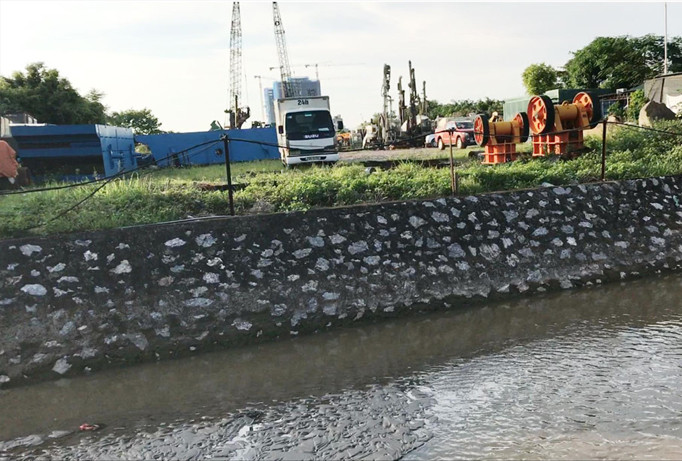 Đường ống xăng dầu bị đe dọa