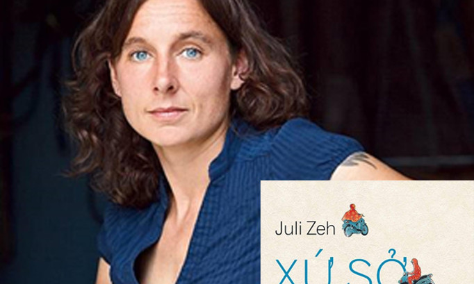 Juli Zeh và cuốn sách vừa phát hành.