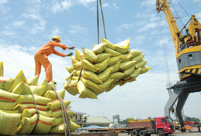 Tấn công “bức tường” điều kiện kinh doanh