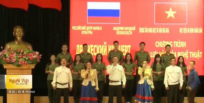 Giao lưu nghệ thuật kỷ niệm 100 năm Cách mạng Tháng Mười Nga