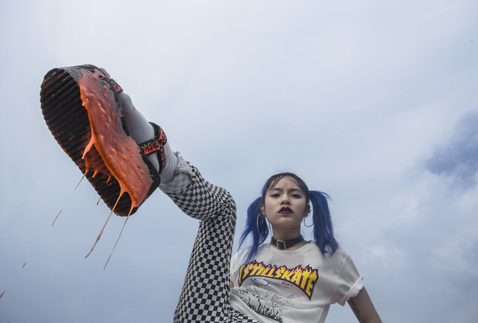 Cô gái 'lỗi' kỳ dị