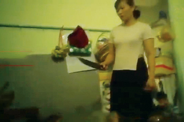 “Ác mẫu” cầm dao dọa trẻ nhỏ ở cơ sở Mầm Xanh.