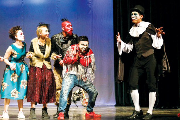 “Cơn ghen của Lọ lem”, vở diễn thứ hai theo phong cách Trần Lực. Ảnh: Nguyên Khánh.