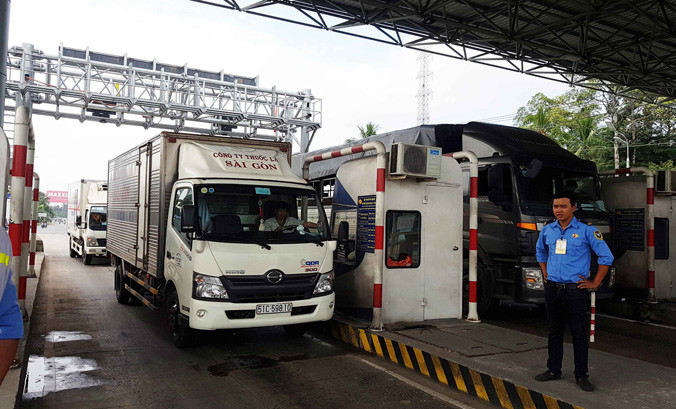 Xe qua trạm BOT Cần Thơ - Phụng Hiệp ngày 7/12. Ảnh: Nhật Huy.
