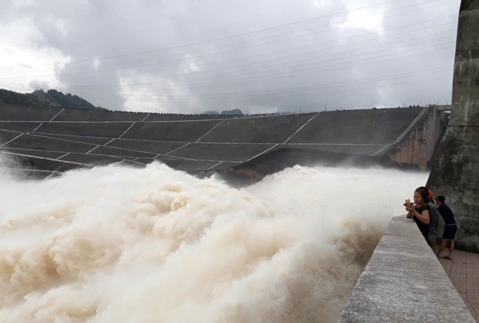 Dự báo, cảnh báo mưa lũ chưa sát?