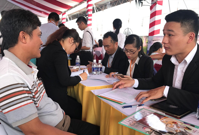 Kiều bào tìm hiểu mua nhà tại TPHCM.