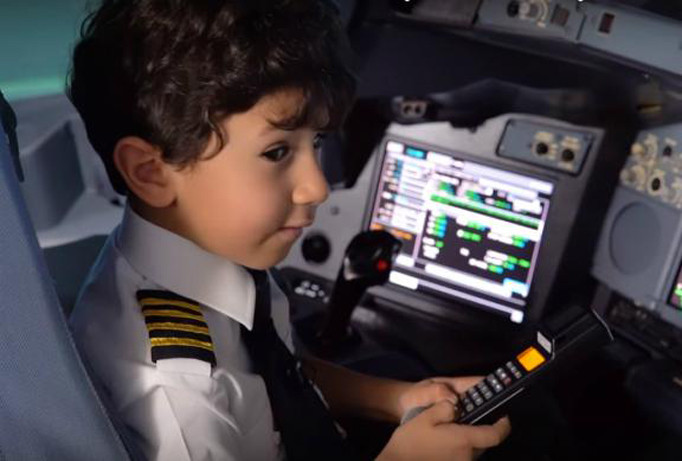 “Thần đồng hàng không” Adam Mohammed Amer.