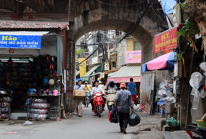 Đục thông vòm cầu Phùng Hưng: Cẩn trọng vì nó là trang sức của Hà Nội