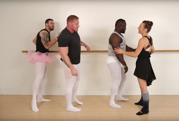 Các lực sĩ thể hình tập múa ballet.