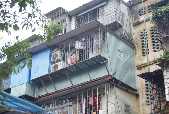 Chuồng cọp bủa vây tập thể Thành Công. Ảnh: Như Ý.