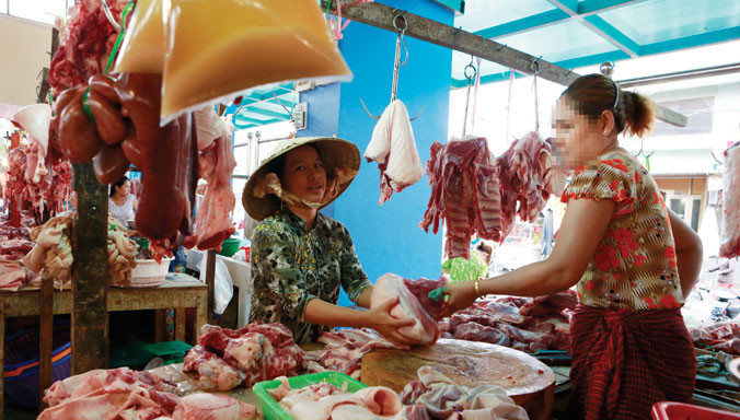 Người tiêu dùng rất khó phân biệt thịt sạch - thịt bẩn (ảnh minh họa). Ảnh: Hồng Vĩnh.