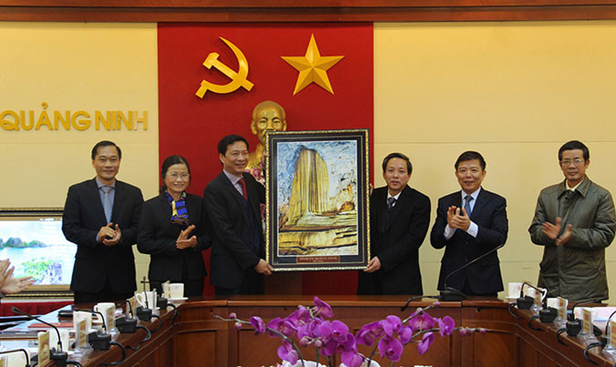 Đoàn đại biểu Quảng Bình thăm và học tập mô hình nhất thể hóa ở tỉnh Quảng Ninh.