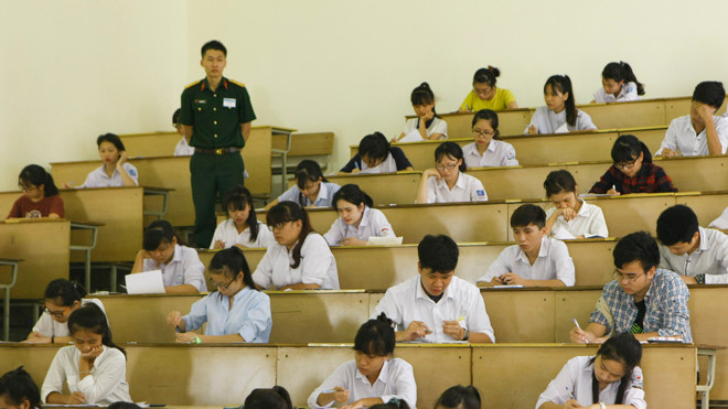 Thí sinh dự thi THPT Quốc gia 2016 tại Học viện Kỹ thuật Quân sự - Hà Nội. Ảnh: Ngọc Châu.