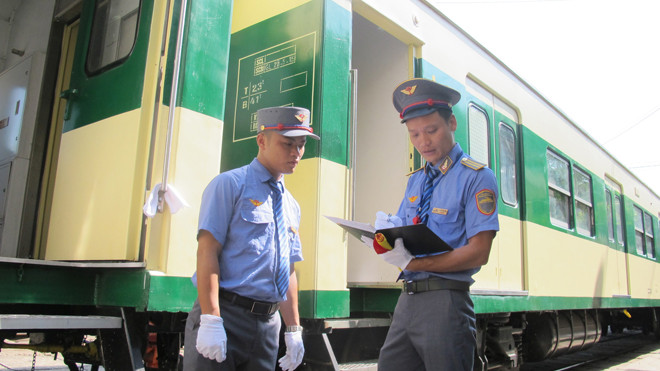 Đoàn tàu trong ngày khai trương, tháng 5/2015. Ảnh: Sỹ Lực.