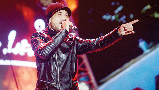 Hai tháng trước khi ra đi, Trần Lập vẫn đứng trên sân khấu cống hiến hết mình vì khán giả. Ảnh: Hoàng Huy.