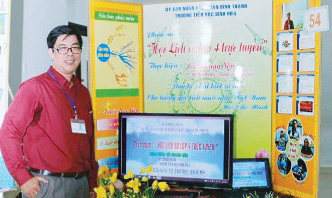 Phần mềm “Học Lịch sử lớp 4 trực tuyến” của thầy Vũ Hoàng Sơn là một trong 50 sản phẩm được lựa chọn đại diện cho TPHCM tham gia cuộc thi “Giáo viên sáng tạo trên nền tảng công nghệ thông tin năm 2016” cấp Quốc gia.