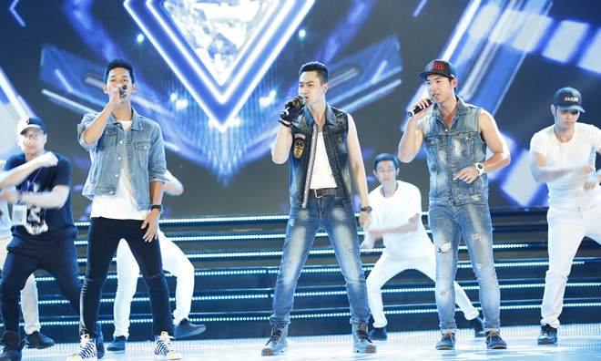 Trương Nam Thành, Song Luân, Tùng Lâm hát trong đêm tổng duyệt. Ảnh: Hồng Vĩnh.