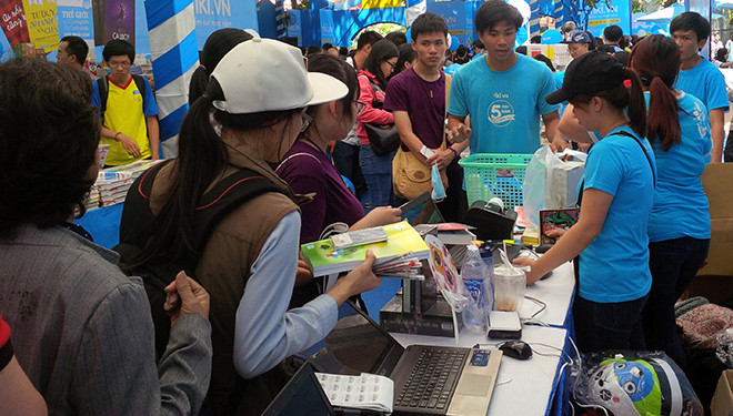 Hội sách TPHCM luôn thu hút đông đảo độc giả. 