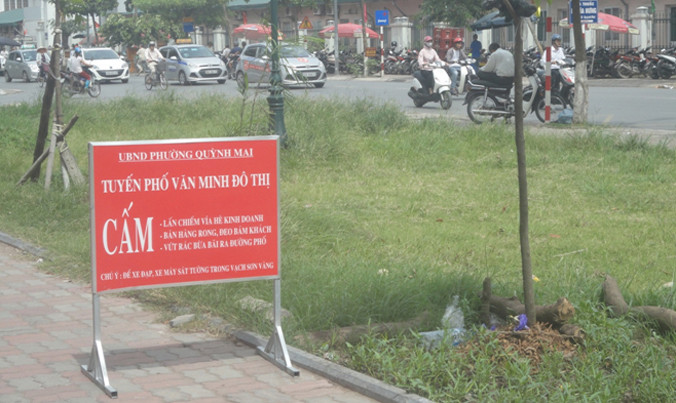 Cỏ dại mọc trên tuyến phố văn minh