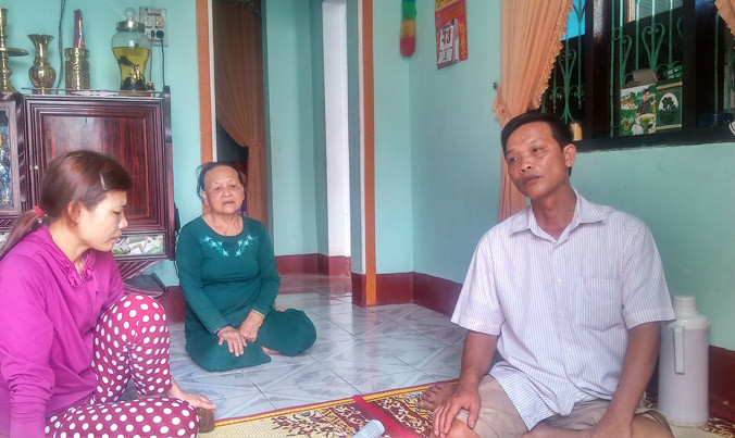 Ông Hải cùng mẹ và vợ thất vọng khi nói về Bảo Việt Quảng Bình.