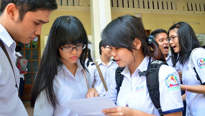 Kỳ thi tuyển sinh vào lớp 10 năm 2015 tại Hà Nội khá căng thẳng vì cuộc đua vào trường công. Ảnh: Hồng Vĩnh.