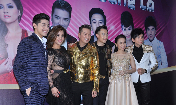 Ca sĩ Minh Tuyết (thứ 2 từ trái sang) làm giám khảo “Tuyệt đỉnh song ca”.