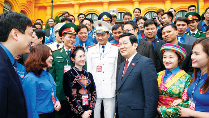 Chủ tịch nước Trương Tấn Sang gặp mặt các Bí thư Đoàn xuất sắc được trao Giải thưởng Lý Tự Trọng năm 2016. Ảnh: Như Ý.