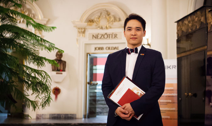 Ninh Đức Hoàng Long mong có học bổng để tiếp tục học Thạc sĩ tại Hungary. Ảnh: Nguyễn Anh Tú.