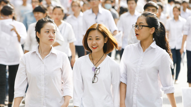 Kỳ thi tốt nghiệp THPT và tuyển sinh ĐH, CĐ năm 2016 được ghi nhận là khá thành công (các thí sinh tại điểm thi ĐH Bách khoa, Hà Nội ngày 1/7). Ảnh: Như Ý.