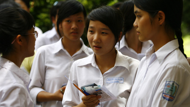 Thí sinh lo lắng khi mức học phí của nhiều trường ĐH không minh bạch. Ảnh: Hồng Vĩnh.