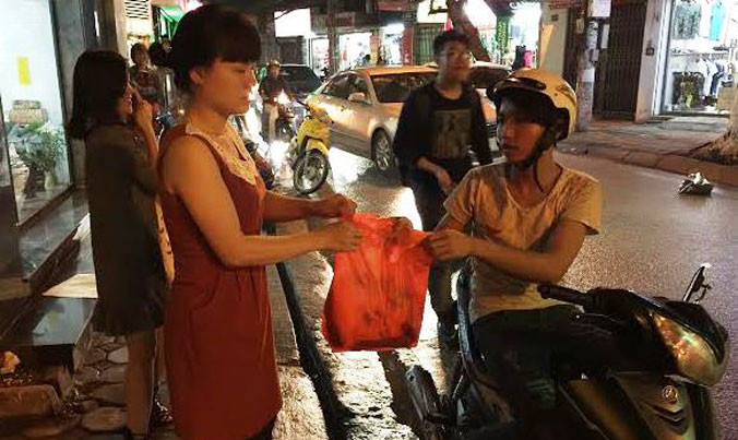 Nghề shipper có thể chủ động về thời gian nên đông đảo sinh viên lựa chọn là công việc làm thêm.