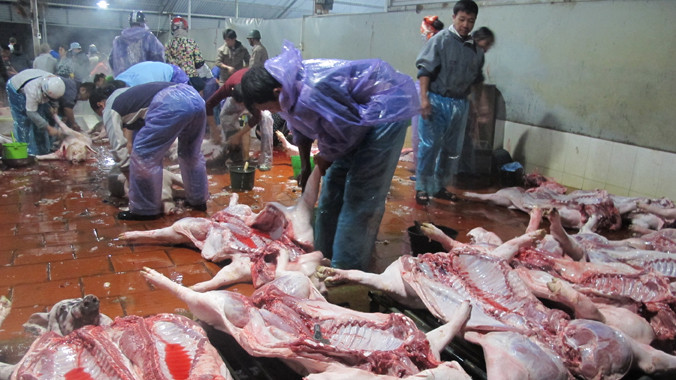 Năm 2016 sẽ xếp loại các địa phương về an toàn thực phẩm. Ảnh: Nam Khánh.