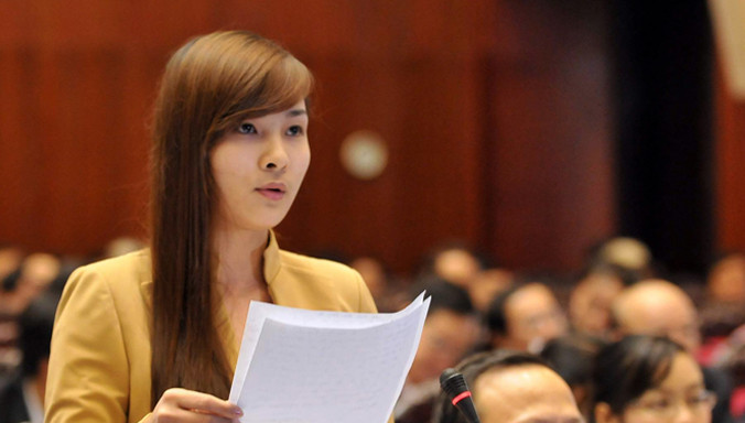 Đại biểu Vũ Thị Hương Sen (SN 1986) - Hải Dương phát biểu tại Quốc hội. Ảnh: Hồng Vĩnh.
