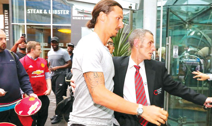 Ibrahimovic phải nhờ sự can thiệp của cảnh sát để tránh bị làm phiền.