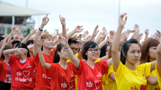 Đoàn viên thanh niên trong chương trình Điểm hẹn Tôi yêu Tổ quốc. Ảnh: Xuân Tùng.