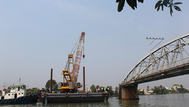 Bắt đầu trục vớt cầu Ghềnh