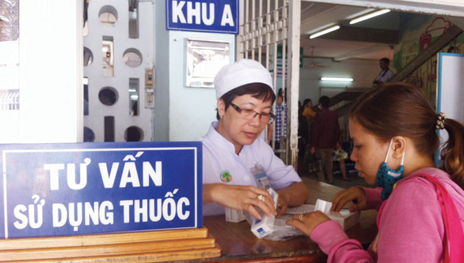 Tăng viện phí, bệnh viện 'lo' hơn dân?