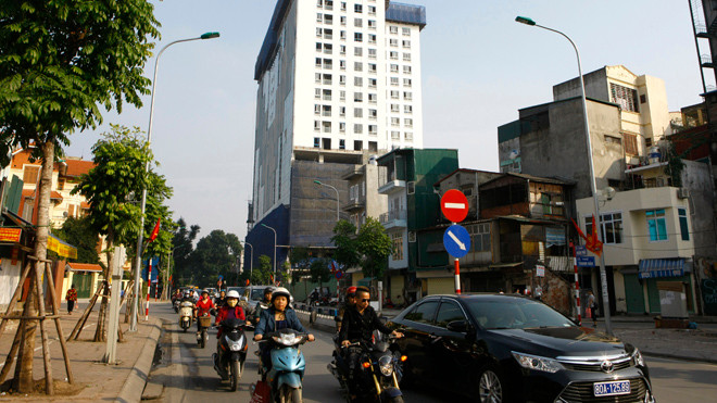 Tòa nhà 8B Lê Trực vẫn chưa được xử lý triệt để. Ảnh: Như Ý.