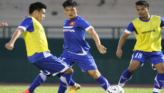 Lối chơi phòng ngự phản công gần như là lựa chọn duy nhất của U23 VN tại VCK U23 châu Á, HLV Hoàng Văn Phúc nhận định. Ảnh: VSI.