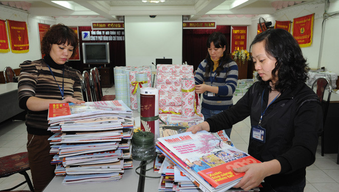 Cán bộ, công nhân viên Cty Phát hành báo chí Trung ương luôn nỗ lực chuyển phát báo, tạp chí nhanh nhất tới bạn đọc.