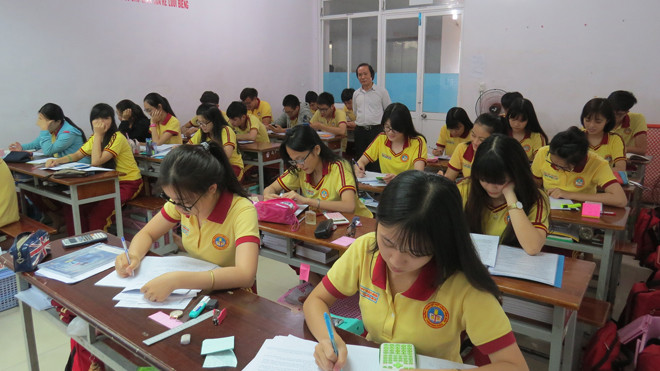 Quy định vi phạm về dạy thêm, học thêm sẽ bị đuổi việc khiến nhiều giáo viên bị sốc.