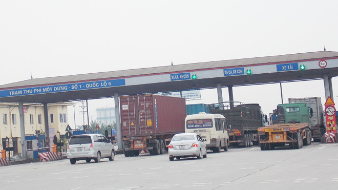 Các trạm thu phí trên QL5 có doanh thu trung bình 1,6 tỷ đồng/ngày. Ảnh: Anh Trọng.