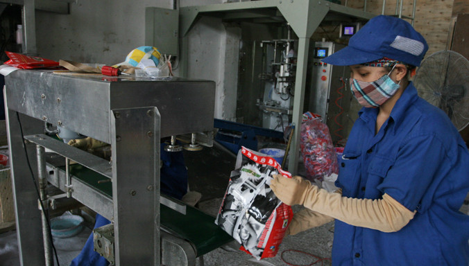 Nghiên cứu gần đây của VCCI cho thấy, nhiều DN Việt đang dùng các thiết bị máy móc lạc hậu từ 2 - 3 thế hệ so với các nước xung quanh. Ảnh: Như Ý.