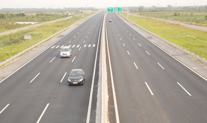 Mức phí cao là nguyên nhân chính khiến tài xế xe tải “tẩy chay” cao tốc Hà Nội - Hải Phòng. Ảnh: Trọng Đảng.