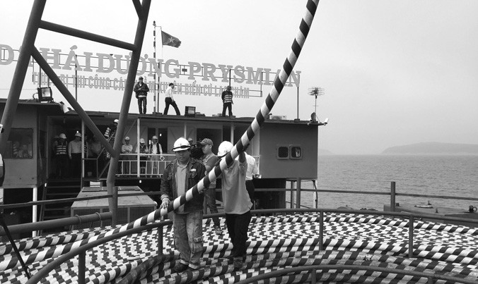 Thi công cáp ngầm xuyên biển cấp điện cho Cù Lao Chàm (Quảng Nam).