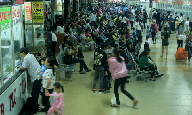Bến xe Miền Đông đông nghẹt chiều 1/9.